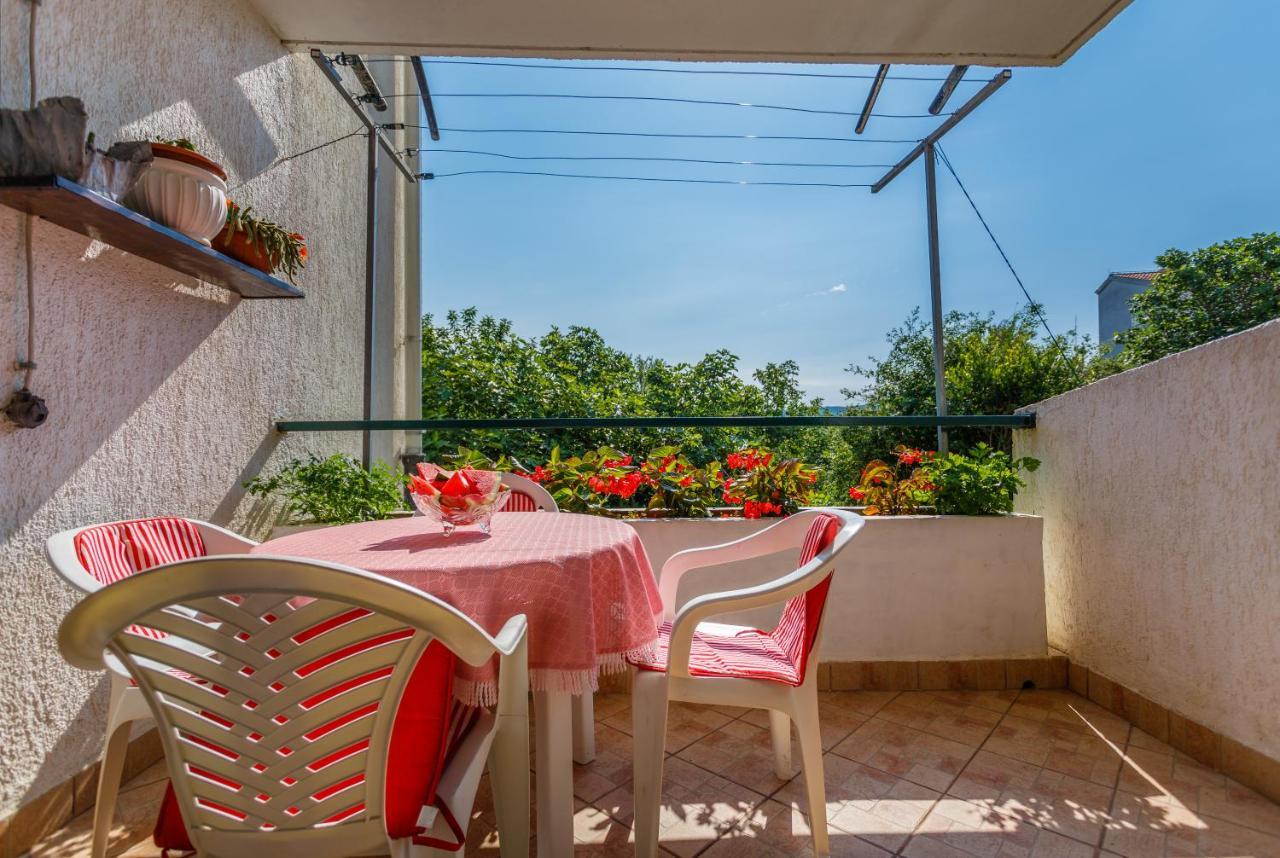 Apartment Dragica Кърк Екстериор снимка