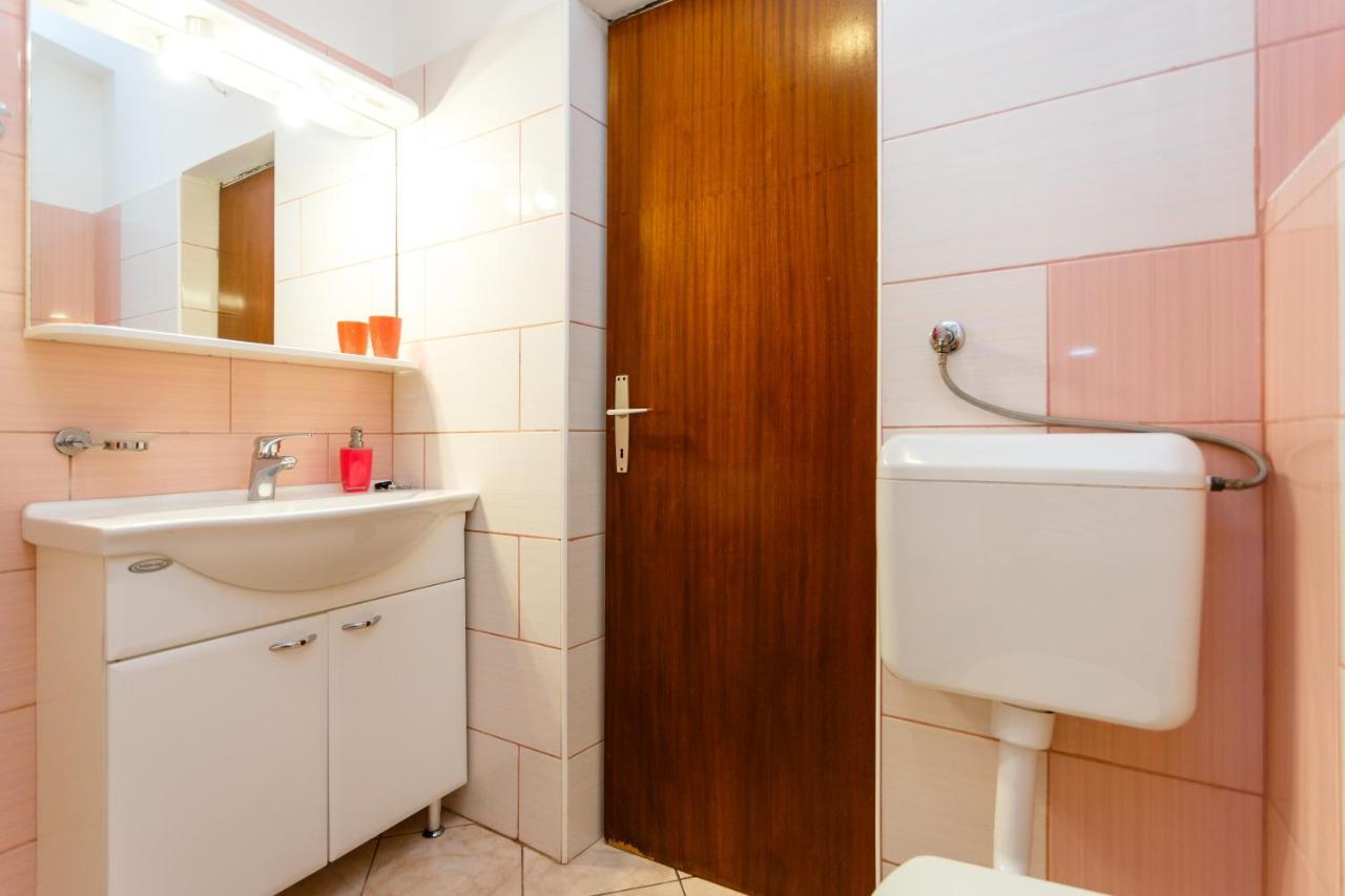 Apartment Dragica Кърк Екстериор снимка
