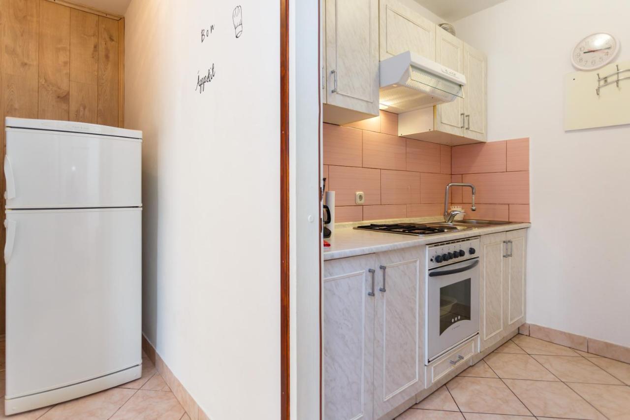 Apartment Dragica Кърк Екстериор снимка
